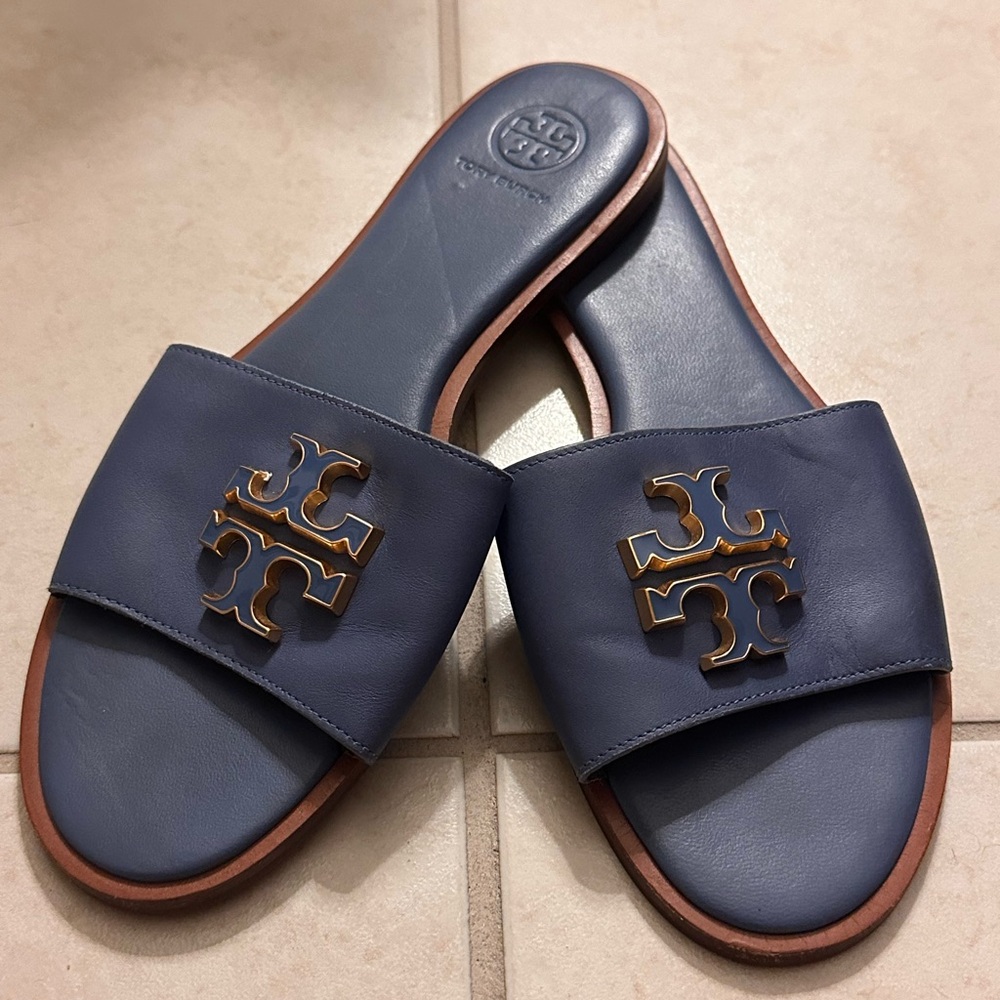 TORY BURCH| Everly Logo Slide Sandals - Picture 2 of 8
